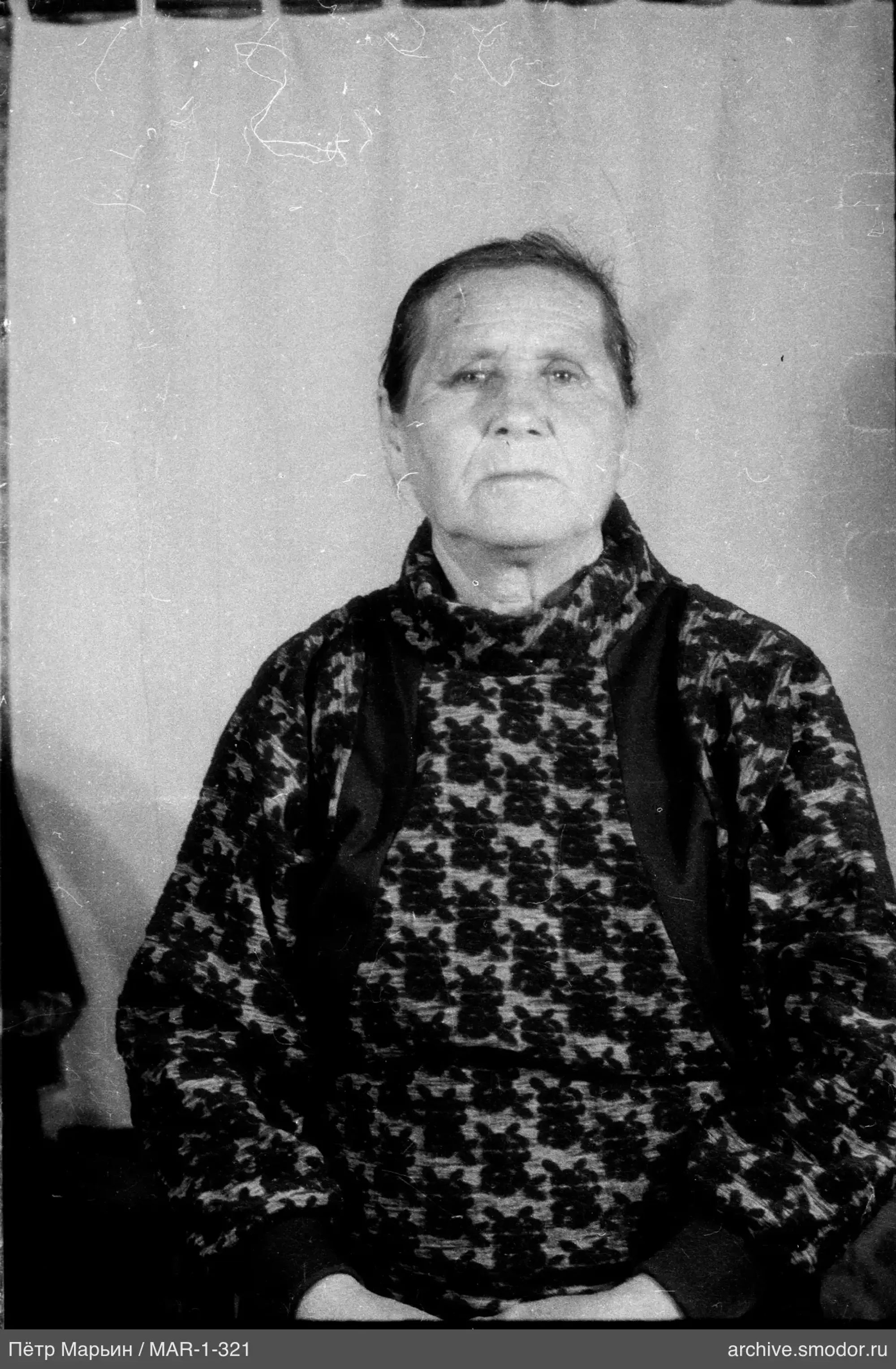 Портрет женщины в поясном плане