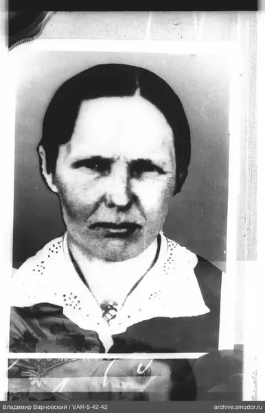 Schwarz-Weiß-Porträt einer Frau