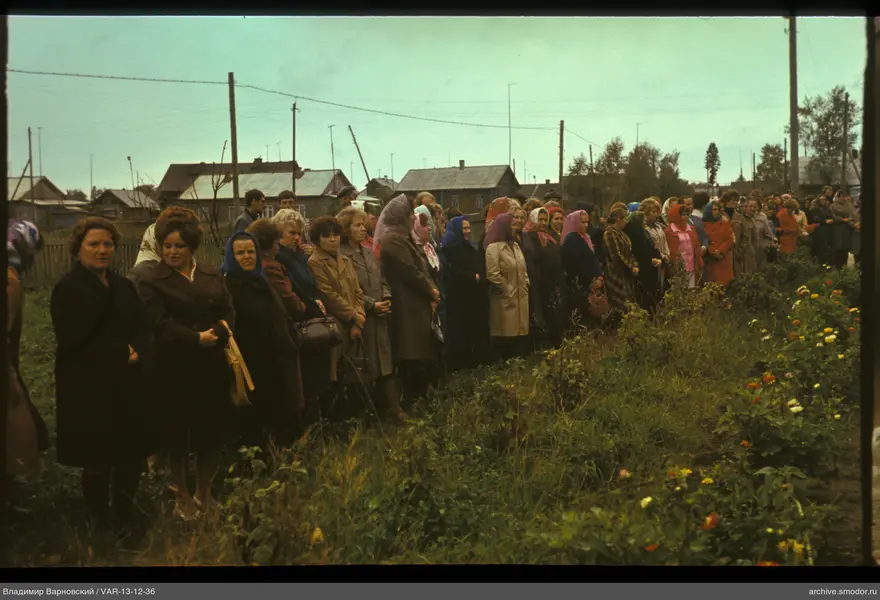 Group of women and men on grass