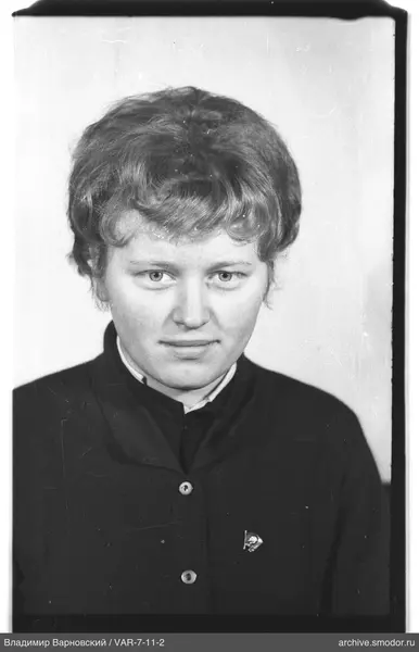 Porträt einer Frau in einem Cardigan
