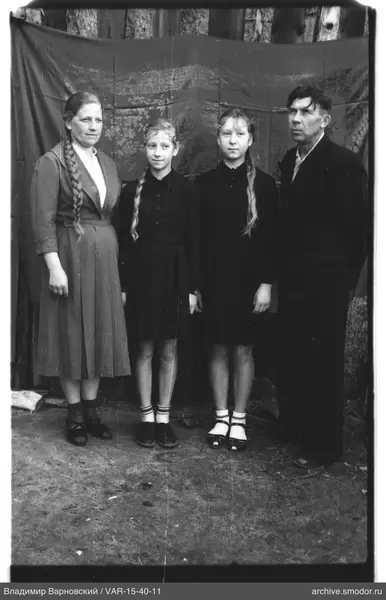 Gruppenporträt mit Frau und Mädchen