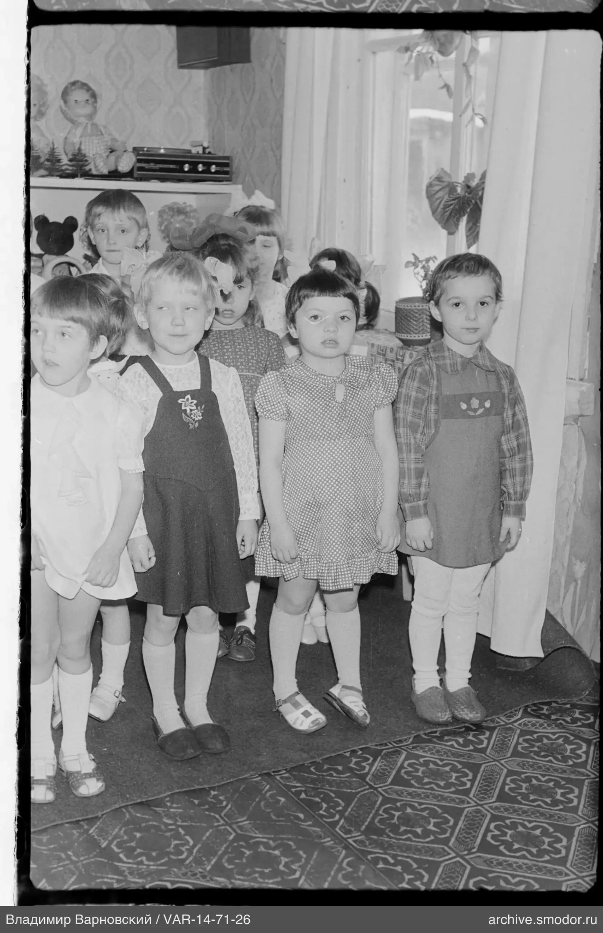 Gruppe von Kindern im Raum