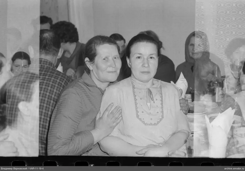 Group portrait with two women