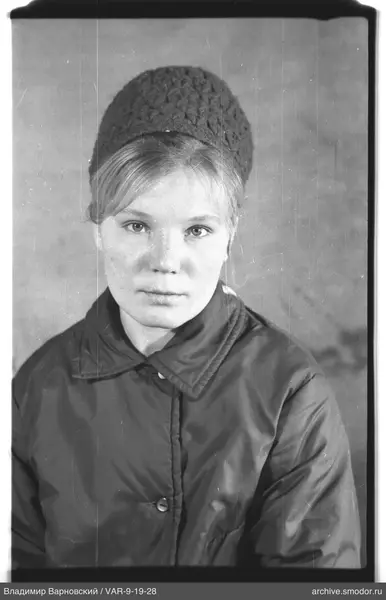 Porträt einer Frau mit Mütze und Jacke