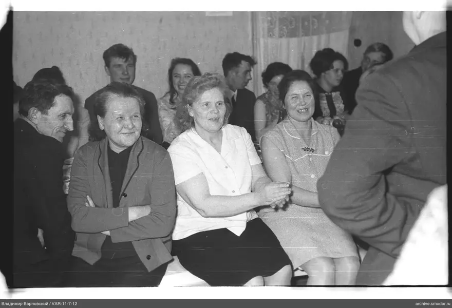 Gruppenporträt im Raum