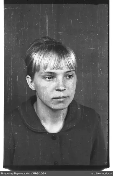 Porträt einer Frau mit hellem Haar