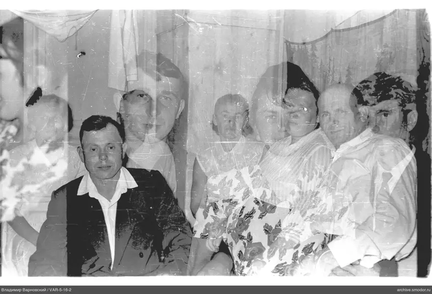 Gruppenporträt im Raum