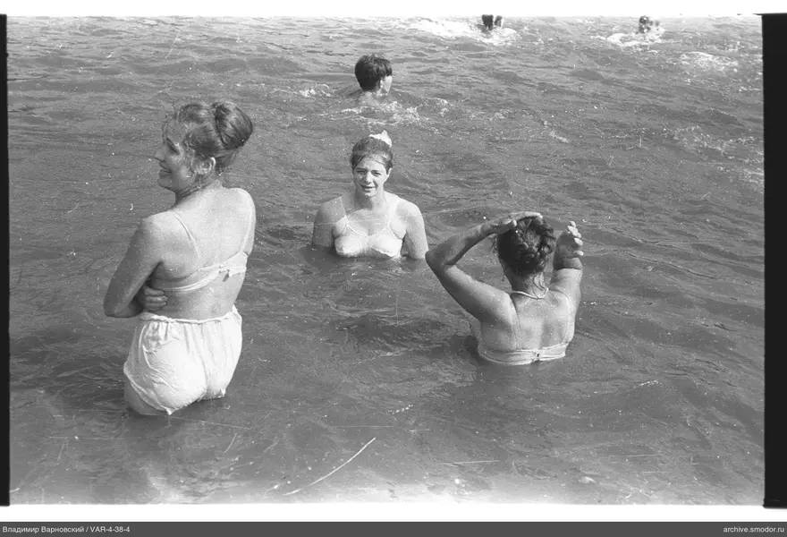 Frauen im Wasser