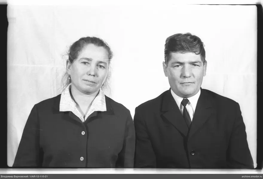 Gruppenporträt von Frau und Mann