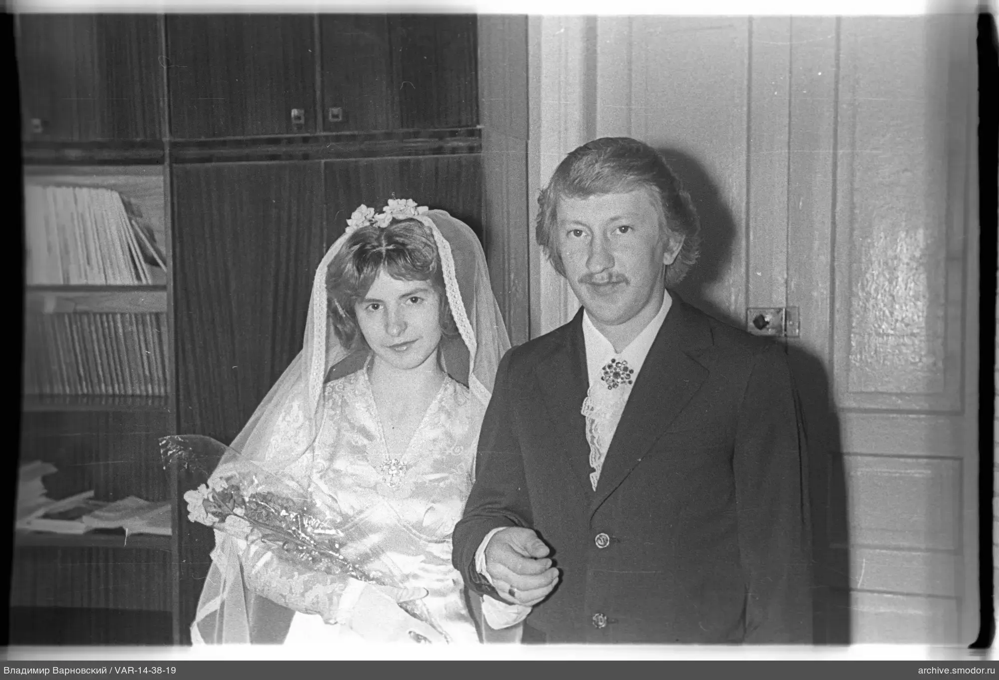 Porträt eines Paares in Hochzeitskleidung