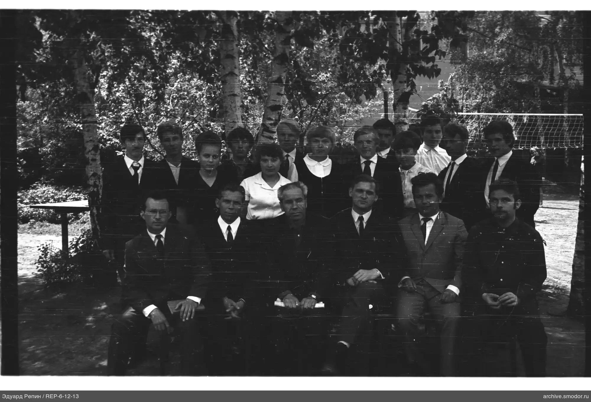 Group portrait with people outdoors