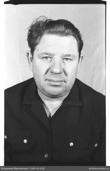 Waist-up portrait of a man