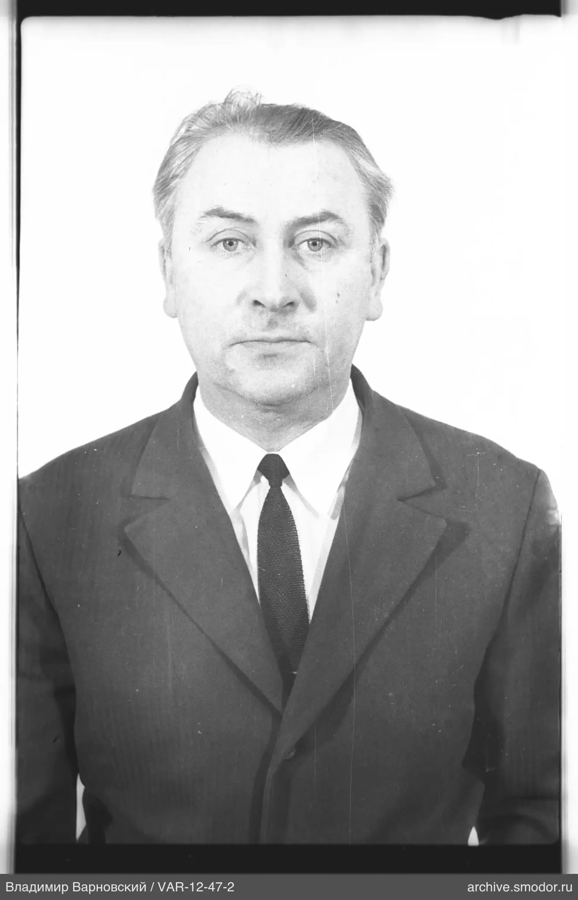 Портрет мужчины в деловом костюме