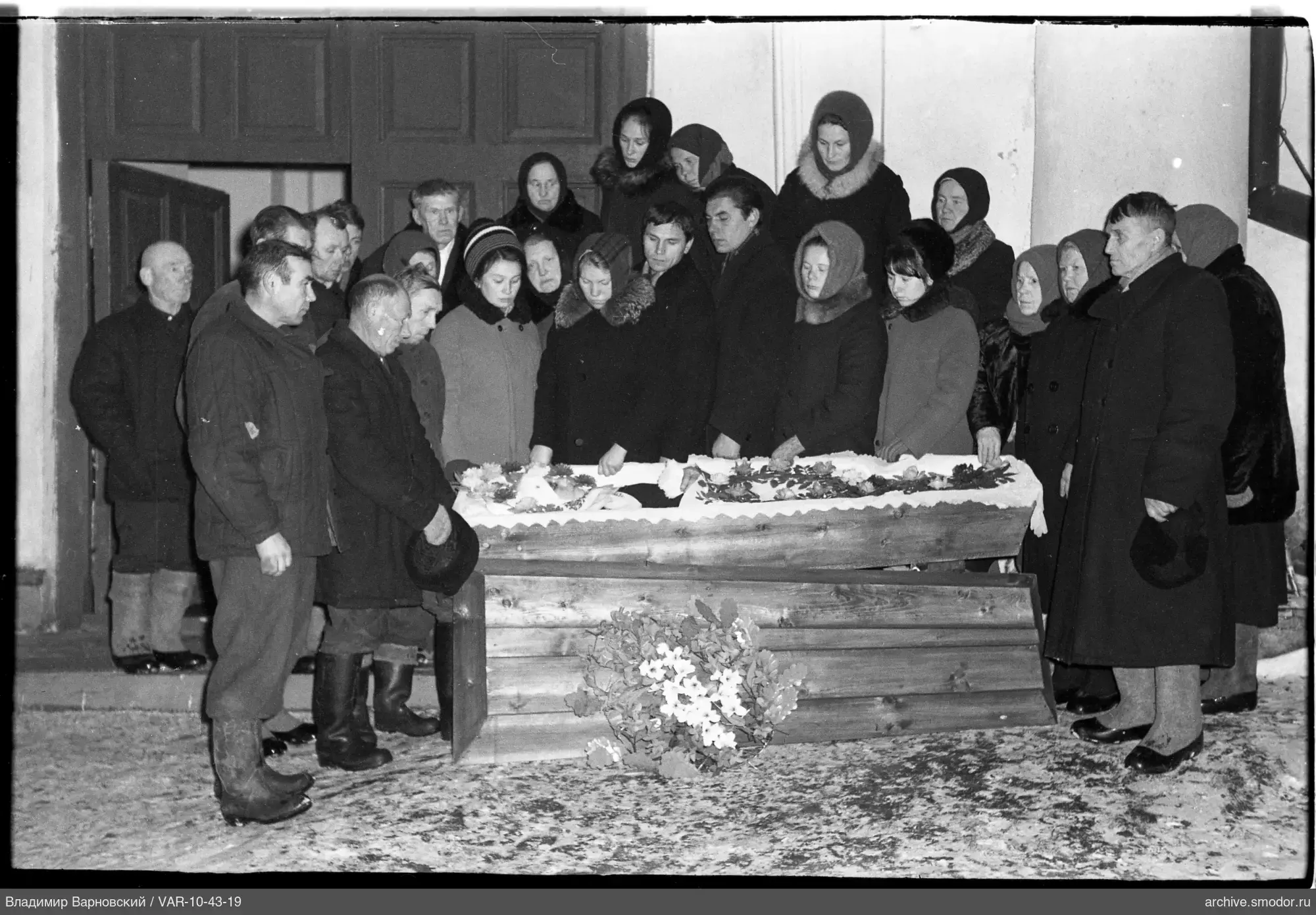 Group portrait around a coffin