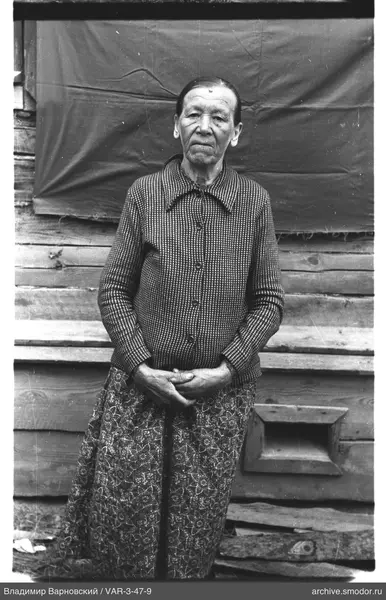 Full-length portrait of a woman