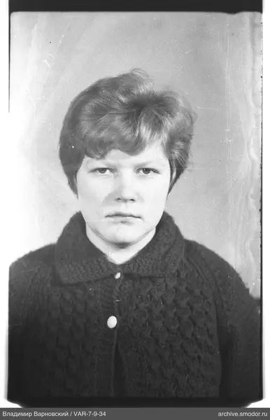 Porträt einer Frau in dunkler Jacke