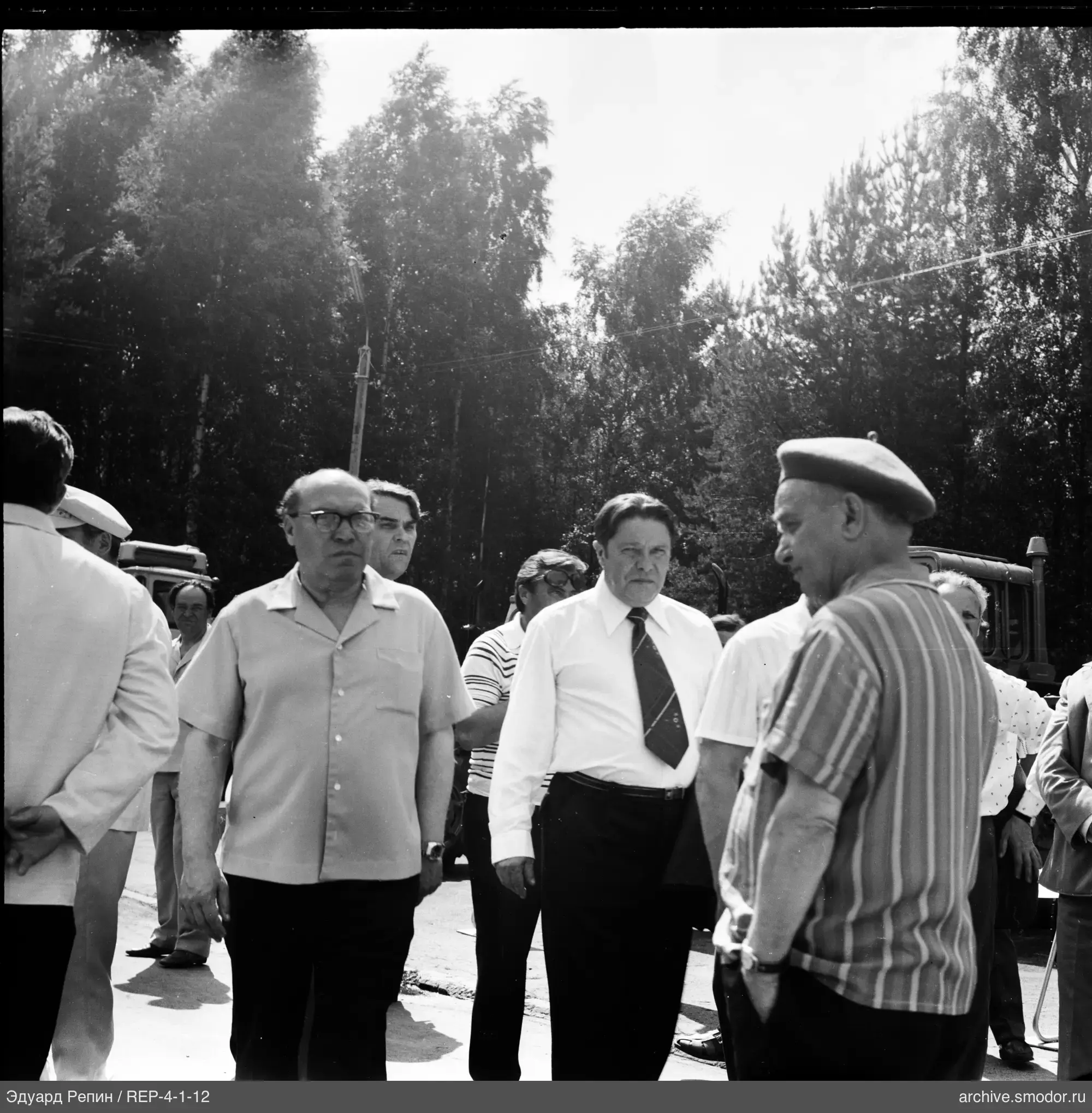 Gruppe von Männern auf der Straße