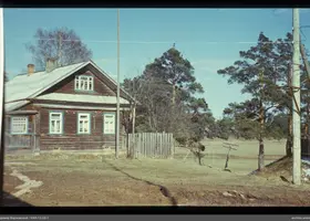 Holzhaus mit Dachgeschossfenster