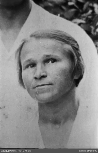 Schwarz-Weiß-Porträt einer Frau