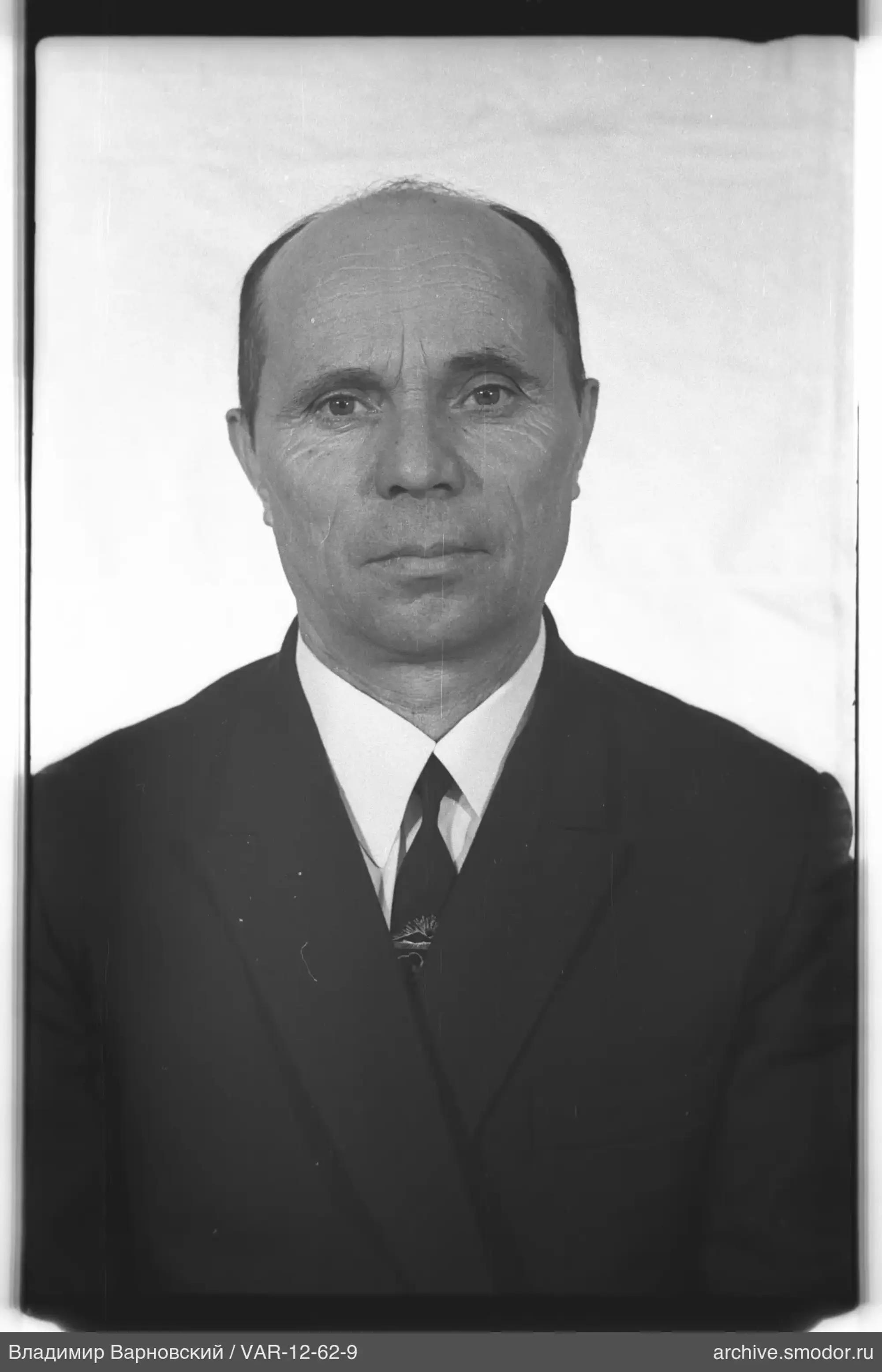 Портрет мужчины в деловом стиле