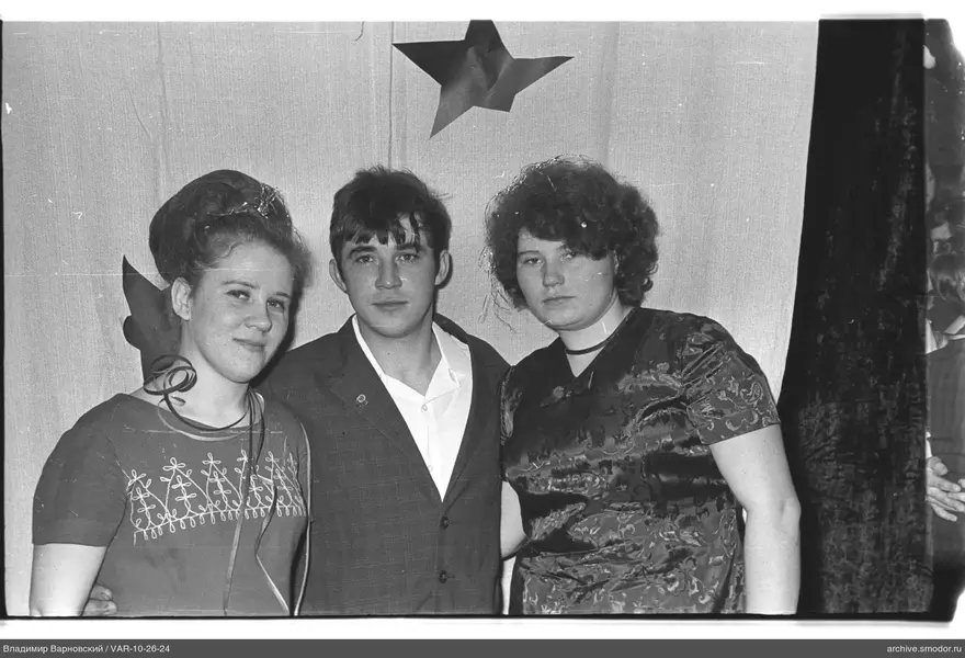 Group portrait of young people