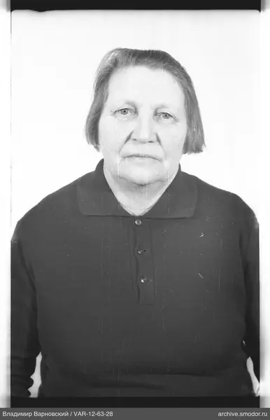 Porträt einer Frau in Taillenansicht